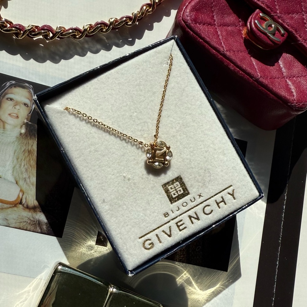 Vintage GIVENCHY Rhinestones necklace ✨✨